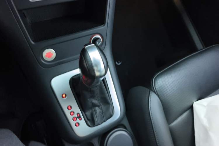 Used Volkswagen Tiguan 2015 1.8TSI Automatic Two-Wheel Drive Luxury Model Gear Lever