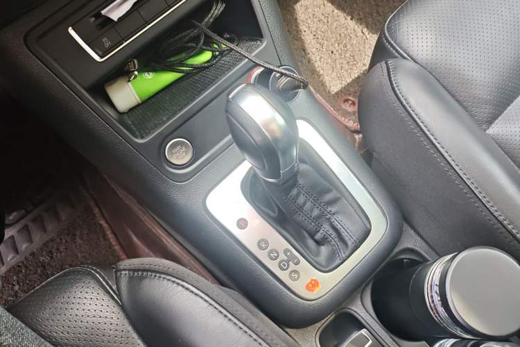 Used Volkswagen Tiguan 2015 1.8TSI Automatic Two-Wheel Drive Luxury Model Gear Lever