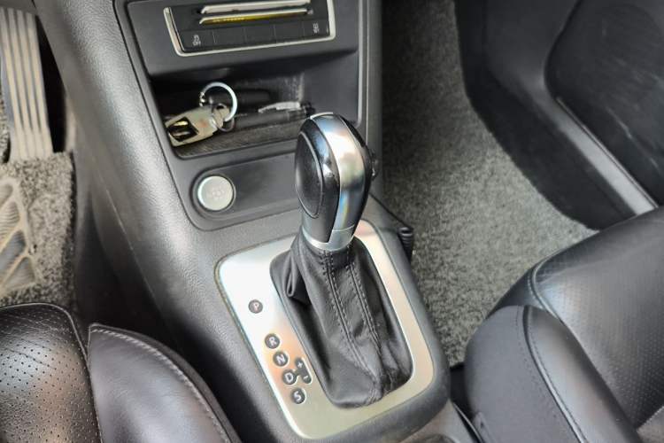 Used Volkswagen Tiguan 2015 1.8TSI Automatic Two-Wheel Drive Luxury Model Gear Lever