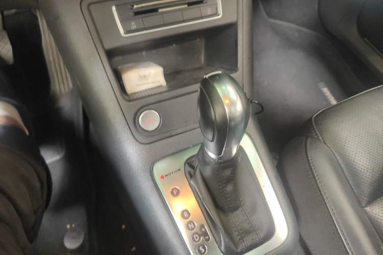 Used Volkswagen Tiguan 2015 1.8TSI Automatic All-Wheel-Drive Luxury Model Gear Lever