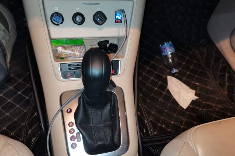 Used Volkswagen Tiguan 2015 1.8TSI Automatic Two-Wheel Drive Comfort Edition Gear Lever