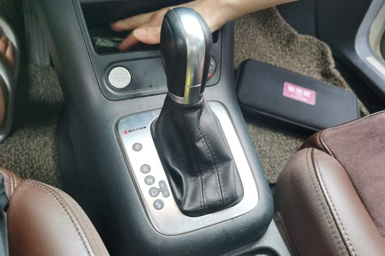 Used Volkswagen Tiguan 2015 2.0 TSI Automatic All-Wheel Drive Flagship Edition Gear Lever