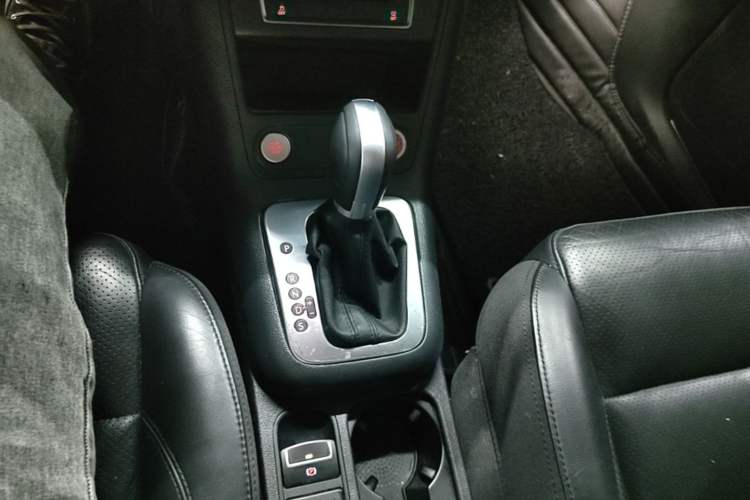 Used Volkswagen Tiguan 2015 1.8TSI Automatic Two-Wheel Drive Luxury Model Gear Lever