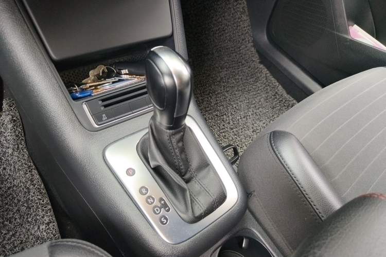 Used Volkswagen Tiguan 2015 1.8TSI Automatic Two-Wheel Drive Trend Edition Gear Lever