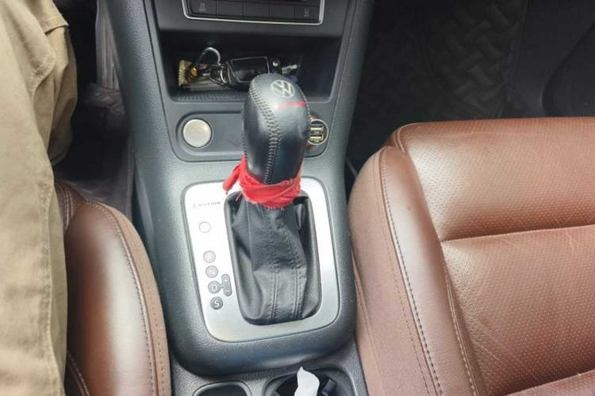 Used Volkswagen Tiguan 2015 2.0 TSI Automatic All-Wheel Drive Luxury Edition Gear Lever