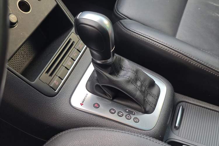 Used Volkswagen Tiguan 2015 2.0 TSI Comfort Edition Gear Lever