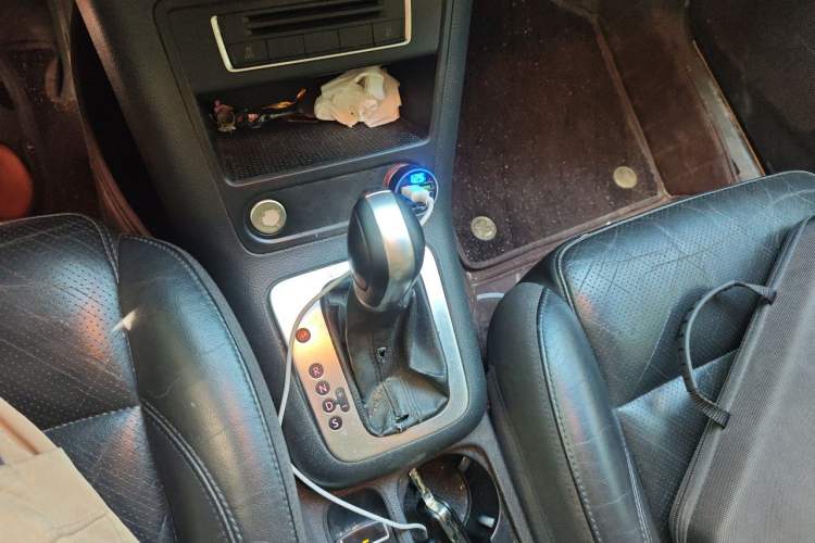 Used Volkswagen Tiguan 2015 1.8TSI Automatic Two-Wheel Drive Luxury Model Gear Lever