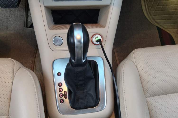 Used Volkswagen Tiguan 2015 1.8TSI Automatic Two-Wheel Drive Luxury Model Gear Lever