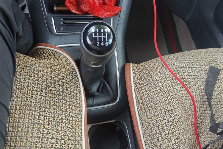 Used Volkswagen Tiguan 2015 1.8TSI Manual Two-Wheel Drive Fashion Edition Gear Lever