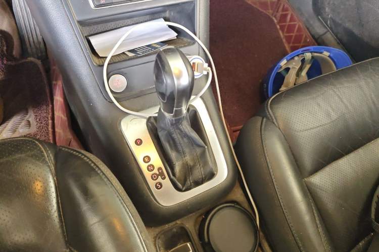 Used Volkswagen Tiguan 2015 1.8TSI Automatic Two-Wheel Drive Luxury Model Gear Lever