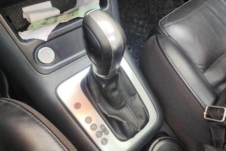 Used Volkswagen Tiguan 2015 1.8TSI Automatic Two-Wheel Drive Luxury Model Gear Lever