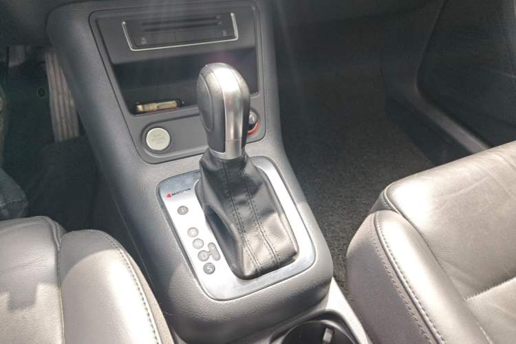 Used Volkswagen Tiguan 2015 2.0 TSI Automatic All-Wheel Drive Comfort Vision Edition Gear Lever
