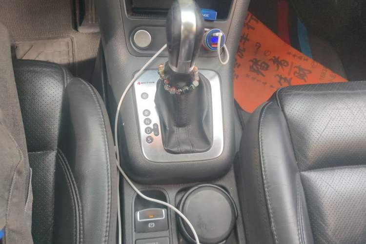 Used Volkswagen Tiguan 2015 2.0 TSI Automatic All-Wheel Drive Luxury Edition Gear Lever