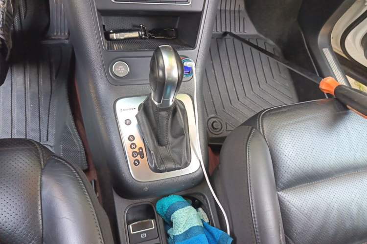Used Volkswagen Tiguan 2015 1.8TSI Automatic All-Wheel-Drive Luxury Model Gear Lever