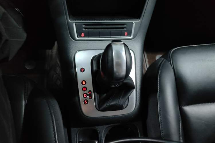 Used Volkswagen Tiguan 2015 1.8TSI Automatic Two-Wheel Drive Comfort Edition Gear Lever