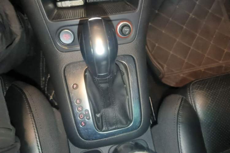 Used Volkswagen Tiguan 2015 1.8TSI Automatic Two-Wheel Drive Luxury Model Gear Lever