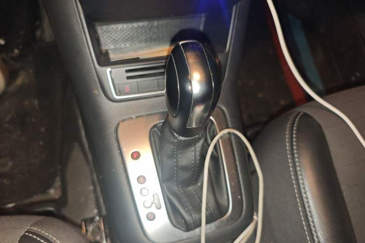 Used Volkswagen Tiguan 2015 1.8TSI Automatic Two-Wheel Drive Trend Edition Gear Lever