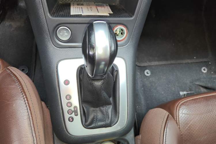 Used Volkswagen Tiguan 2015 1.8TSI Automatic Two-Wheel Drive Luxury Model Gear Lever