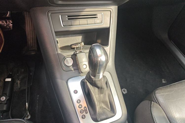 Used Volkswagen Tiguan 2015 1.8TSI Automatic Two-Wheel Drive Luxury Model Gear Lever