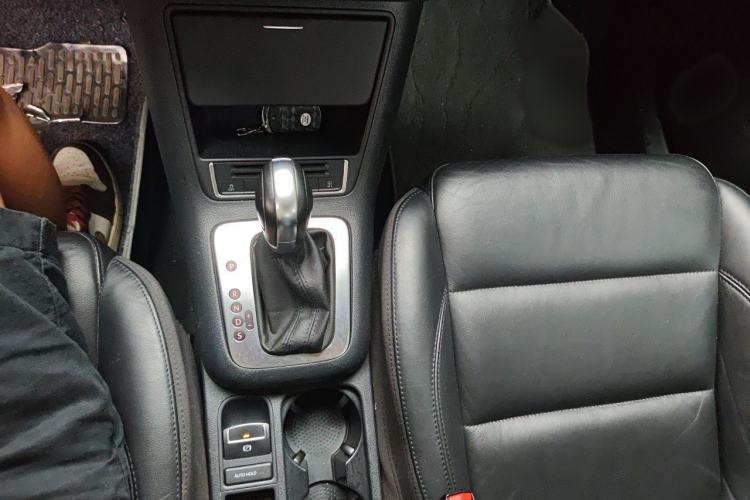 Used Volkswagen Tiguan 2015 1.8TSI Automatic Two-Wheel Drive Comfort Edition Gear Lever
