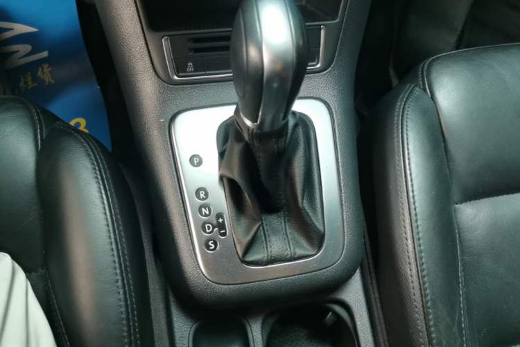 Used Volkswagen Tiguan 2015 1.8TSI Automatic Two-Wheel Drive Comfort Edition Gear Lever