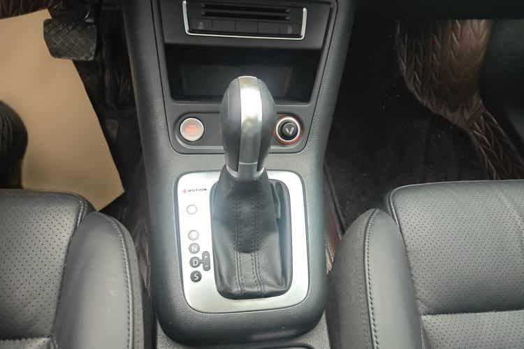 Used Volkswagen Tiguan 2015 2.0 TSI Automatic All-Wheel Drive Luxury Edition Gear Lever