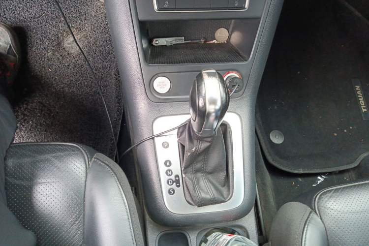 Used Volkswagen Tiguan 2015 1.8TSI Automatic All-Wheel-Drive Luxury Model Gear Lever