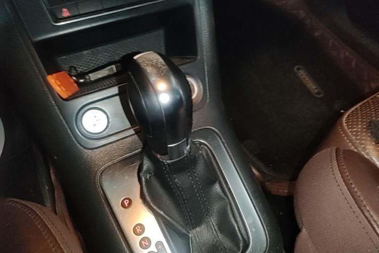 Used Volkswagen Tiguan 2015 1.8TSI Automatic Two-Wheel Drive Luxury Model Gear Lever