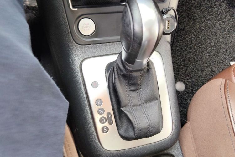 Used Volkswagen Tiguan 2015 1.8TSI Automatic Two-Wheel Drive Luxury Model Gear Lever