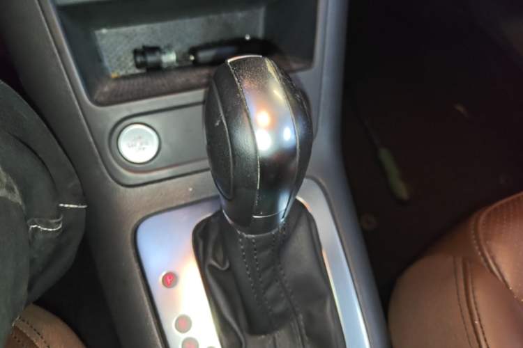 Used Volkswagen Tiguan 2015 1.8TSI Automatic Two-Wheel Drive Luxury Model Gear Lever