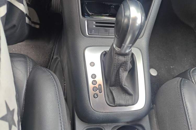 Used Volkswagen Tiguan 2015 1.8TSI Automatic Two-Wheel Drive Comfort Edition Gear Lever