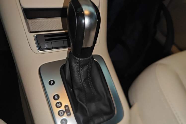 Used Volkswagen Tiguan 2015 1.8TSI Automatic Two-Wheel Drive Trend Edition Gear Lever