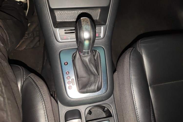 Used Volkswagen Tiguan 2015 1.8TSI Automatic Two-Wheel Drive Comfort Edition Gear Lever