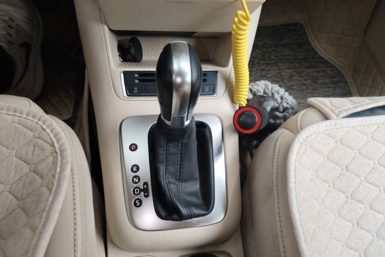 Used Volkswagen Tiguan 2015 1.8TSI Automatic Two-Wheel Drive Comfort Edition Gear Lever