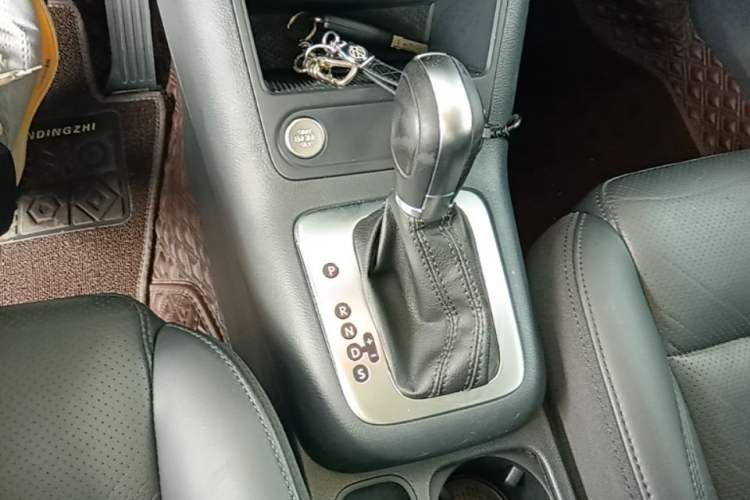 Used Volkswagen Tiguan 2015 1.8TSI Automatic Two-Wheel Drive Luxury Model Gear Lever