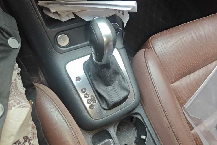 Used Volkswagen Tiguan 2015 1.8TSI Automatic Two-Wheel Drive Luxury Model Gear Lever