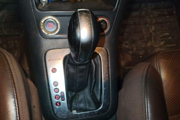Used Volkswagen Tiguan 2015 2.0 TSI Automatic All-Wheel Drive Luxury Edition Gear Lever