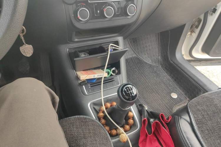 Used Volkswagen Tiguan 2015 1.8TSI Manual Two-Wheel Drive Fashion Edition Gear Lever