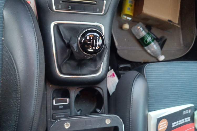 Used Volkswagen Tiguan 2015 1.4TSI Manual Two-Wheel Drive BlueMotion Edition Gear Lever