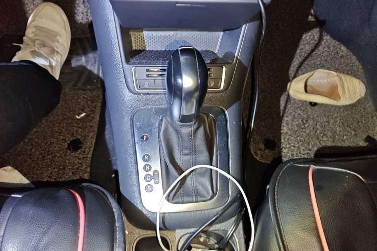 Used Volkswagen Tiguan 2015 1.8TSI Automatic Two-Wheel Drive Trend Edition Gear Lever