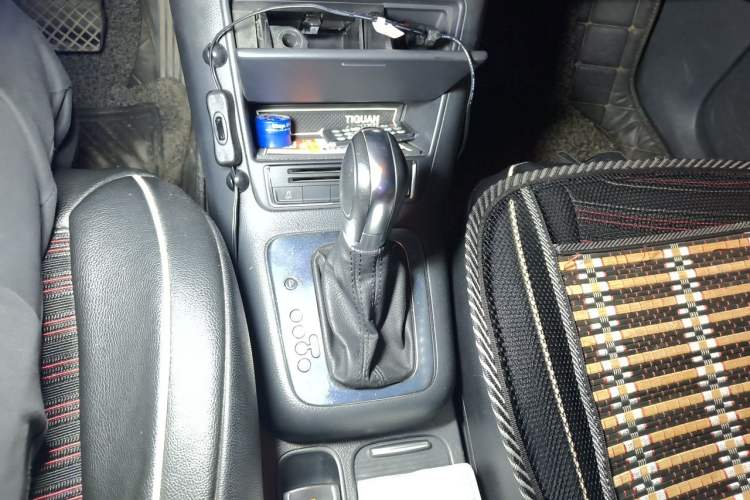 Used Volkswagen Tiguan 2015 1.8TSI Automatic Two-Wheel Drive Comfort Edition Gear Lever