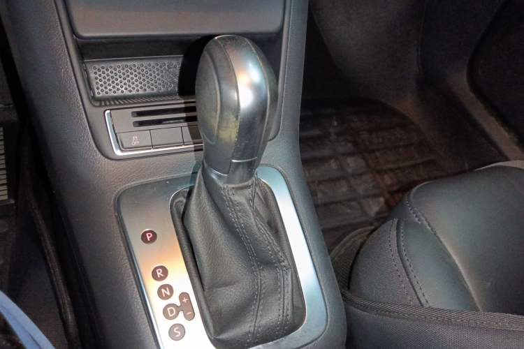 Used Volkswagen Tiguan 2015 1.8TSI Automatic Two-Wheel Drive Comfort Edition Gear Lever