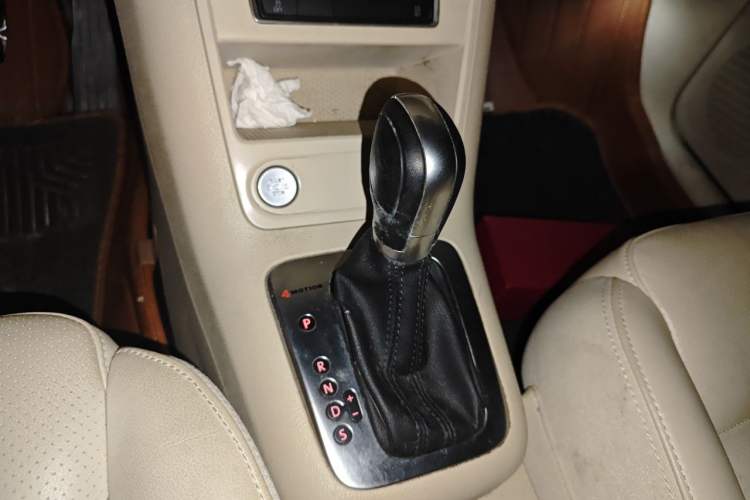 Used Volkswagen Tiguan 2015 1.8TSI Automatic All-Wheel-Drive Luxury Model Gear Lever