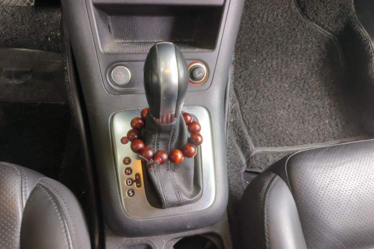 Used Volkswagen Tiguan 2015 1.8TSI Automatic Two-Wheel Drive Luxury Model Gear Lever