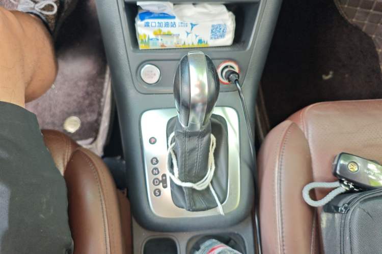 Used Volkswagen Tiguan 2015 1.8TSI Automatic Two-Wheel Drive Luxury Model Gear Lever