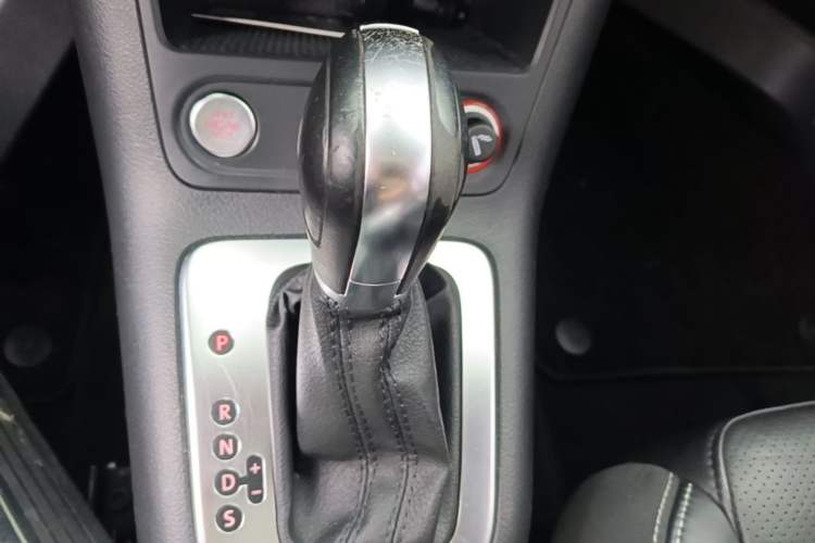 Used Volkswagen Tiguan 2015 1.8TSI Automatic Two-Wheel Drive Luxury Model Gear Lever
