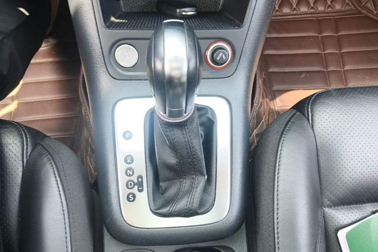 Used Volkswagen Tiguan 2015 1.8TSI Automatic Two-Wheel Drive Luxury Model Gear Lever