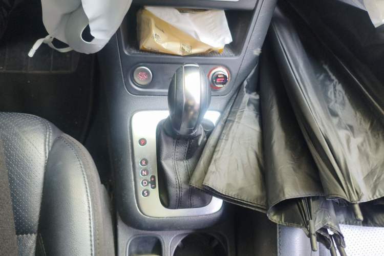 Used Volkswagen Tiguan 2015 1.8TSI Automatic Two-Wheel Drive Luxury Model Gear Lever