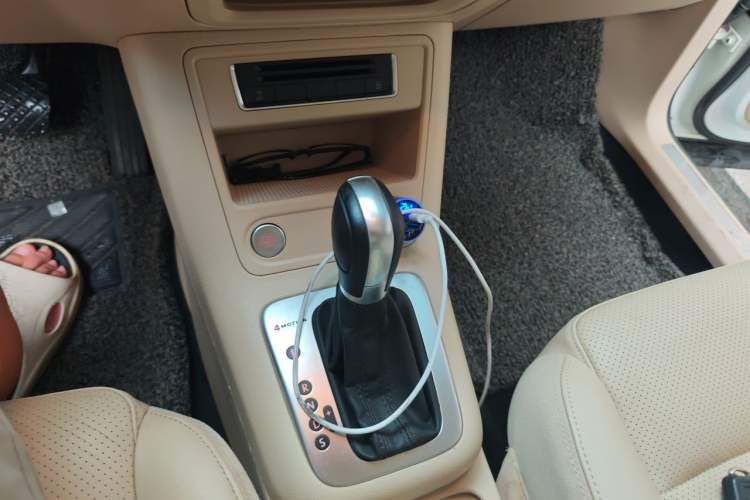Used Volkswagen Tiguan 2015 1.8TSI Automatic All-Wheel-Drive Luxury Model Gear Lever