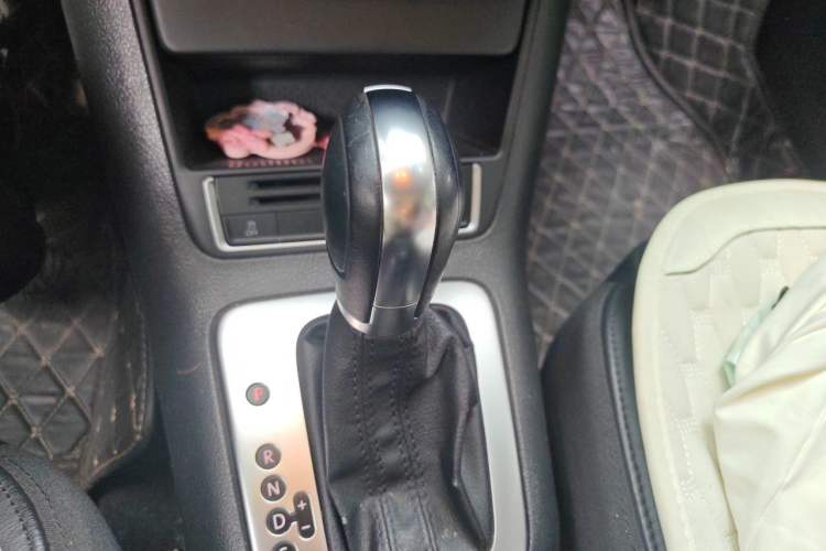 Used Volkswagen Tiguan 2015 1.8TSI Automatic Two-Wheel Drive Comfort Edition Gear Lever